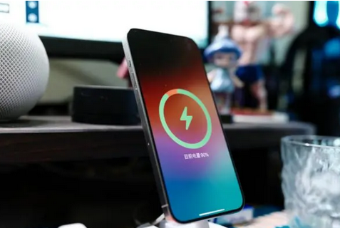 怀来苹果15换屏服务分享用什么充电器给iPhone15充电更好 